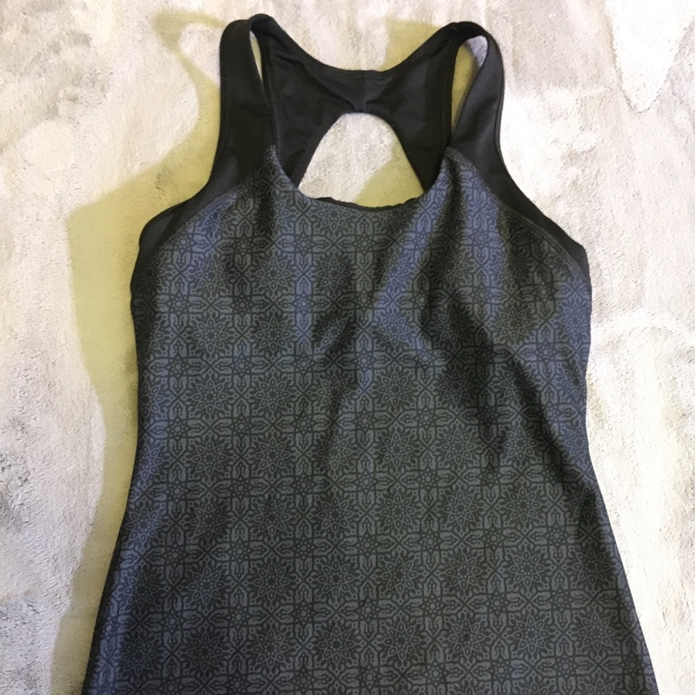 Stretchy fitted workout tank - cute back